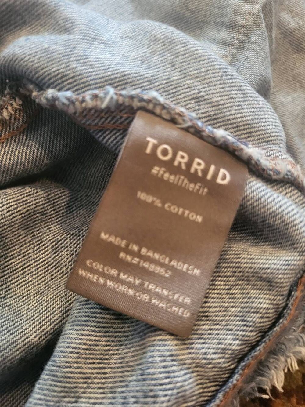 NWT Torrid Jacket Women's 3X Blue Rigid Denim Pleated Vintage Trucker Jean - Picture 5 of 6